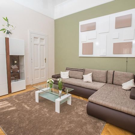 Novak Apartman Szeged Buitenkant foto