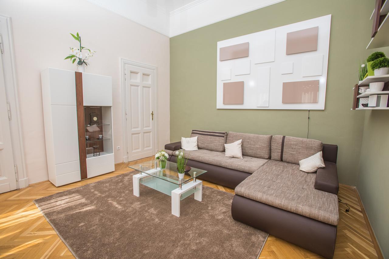 Novak Apartman Szeged Buitenkant foto