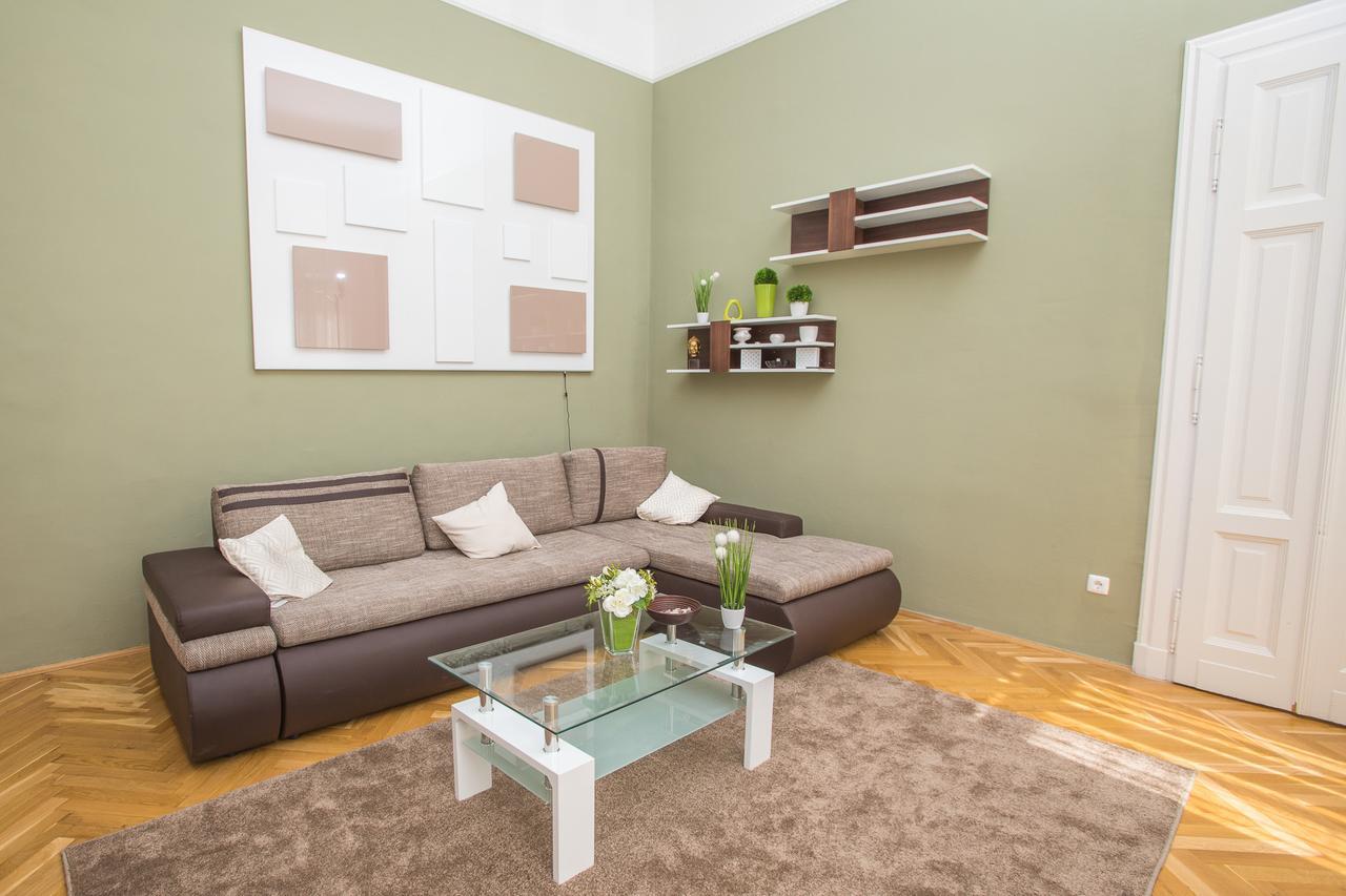Novak Apartman Szeged Buitenkant foto